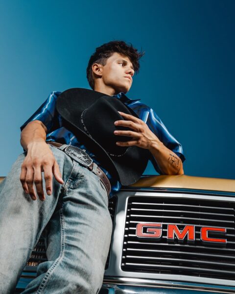 gmc-model-hat-shoot gmc-model-hat-shoot